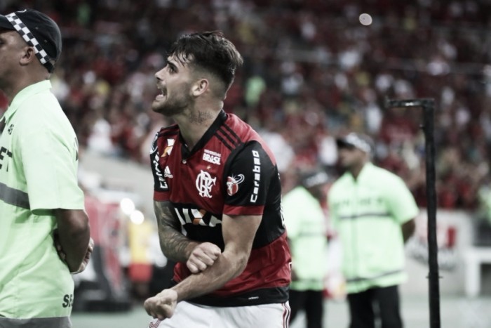 Juan iguala recorde de gols, Flamengo vira sobre Junior Barranquilla e sai em vantagem