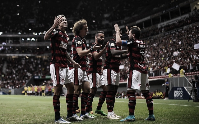 Clube de Regatas do Flamengo - HOJE TEM MENGÃO NA COPA DO BRASIL!!! Às  21h30, o Mais Querido recebe o São Paulo, no Maracanã, no jogo de ida das  quartas de final.