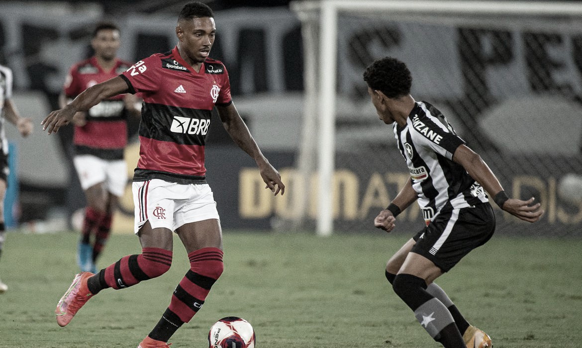 Pelo Carioca, Botafogo recebe Flamengo que ainda busca aprovação