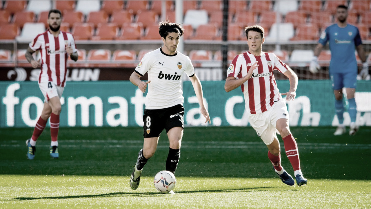 Los errores en defensa condenan al Athletic ante el Valencia Los errores en defensa condenan al Athletic ante el Valencia