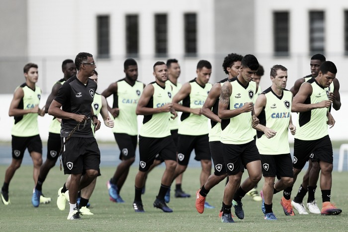 Poupando titulares, Botafogo busca primeira vitória no Carioca diante do Macaé