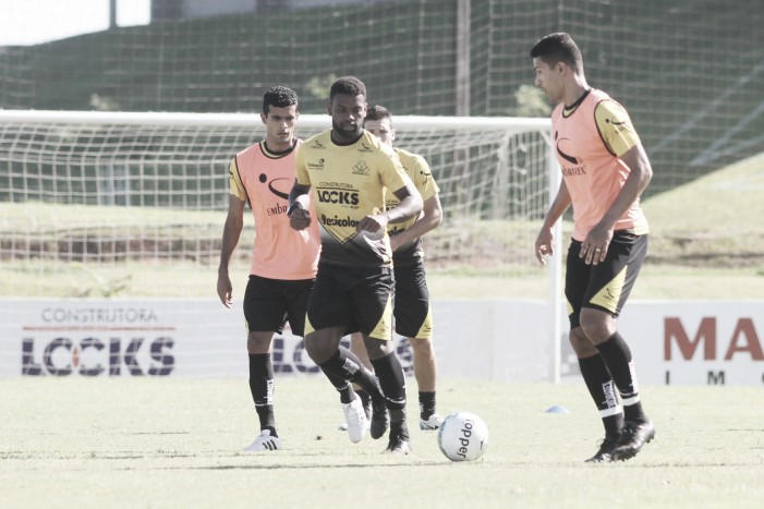 Roberto Cavalo define substitutos de suspensos para o último jogo do Criciúma em 2016