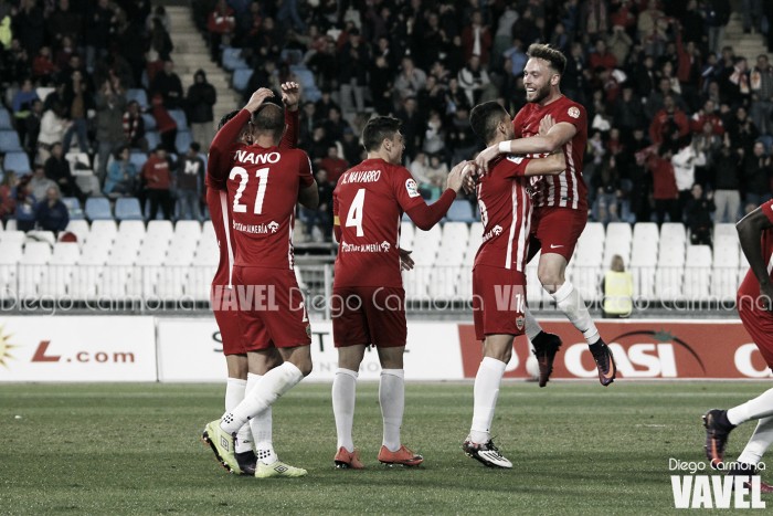 Fotos e imágenes del Almería 2-1 Elche, jornada 15 de Segunda División