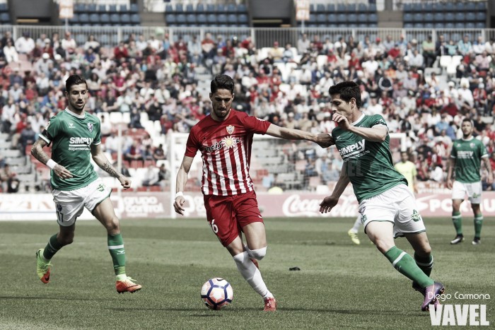 Fotos e imágenes del Almería 0-0 Huesca, jornada 29 de Segunda División