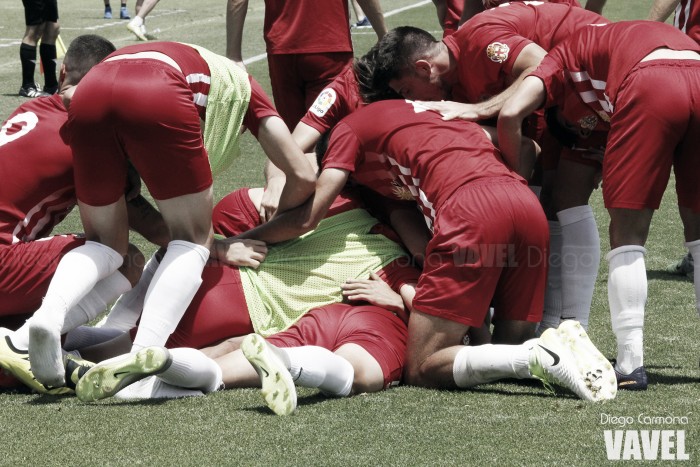 Fotos e imágenes del Almería B 1-1 Langreo, vuelta de la 1ª eliminatoria de los playoffs de ascenso a Segunda B