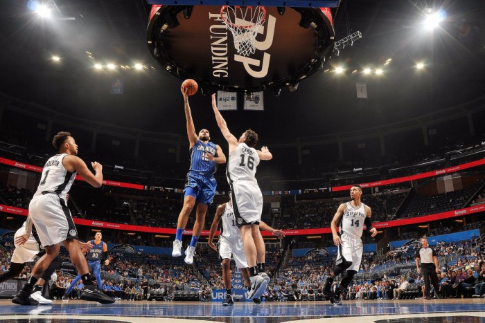 NBA - Houston passa a Charlotte, i Magic sorprendono anche gli Spurs