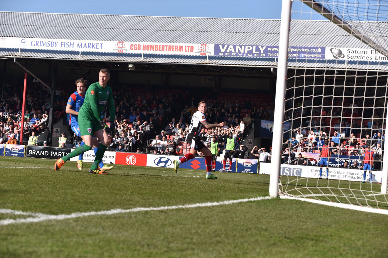 Grimsby Town 2-1 Dagenham & Redbridge: Hosts outclass dismal Daggers