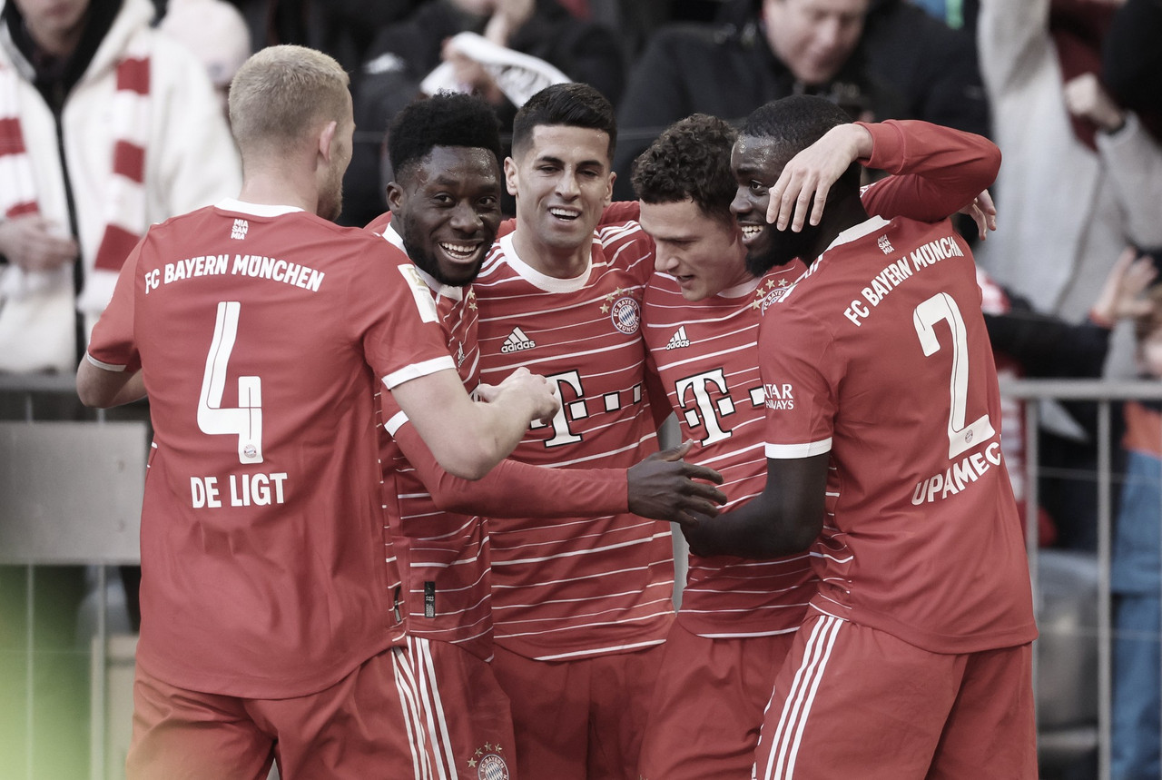 Bayern de Munique sai atrás, mas vira sobre Augsburg com maioria de gols feitos por defensores