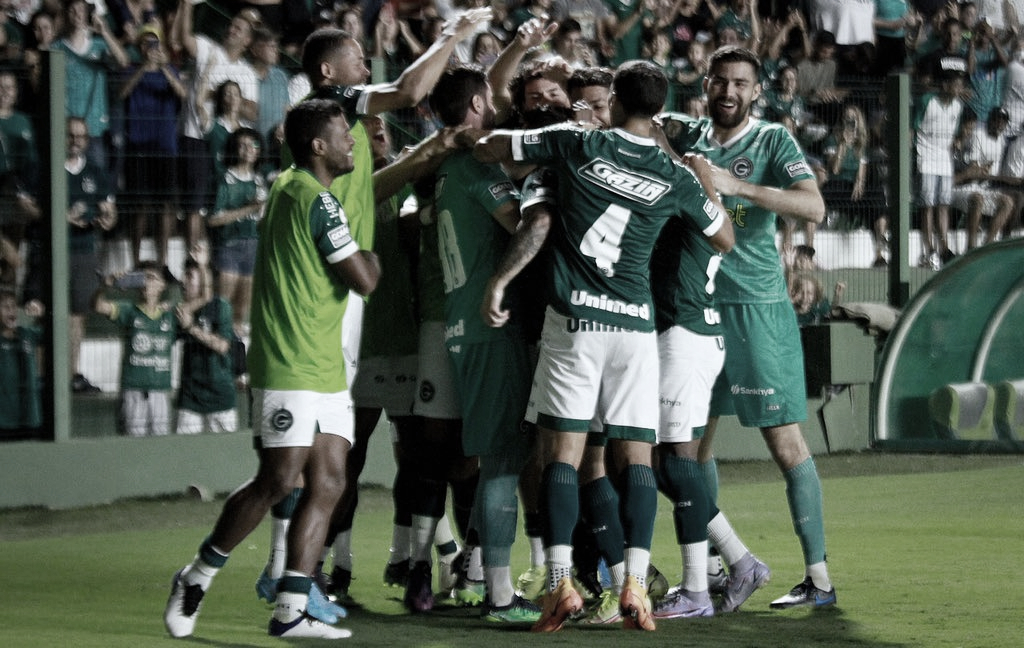 Em jogo equilibrado, Goiás vence Santos e conquista primeira vitória no Serrinha