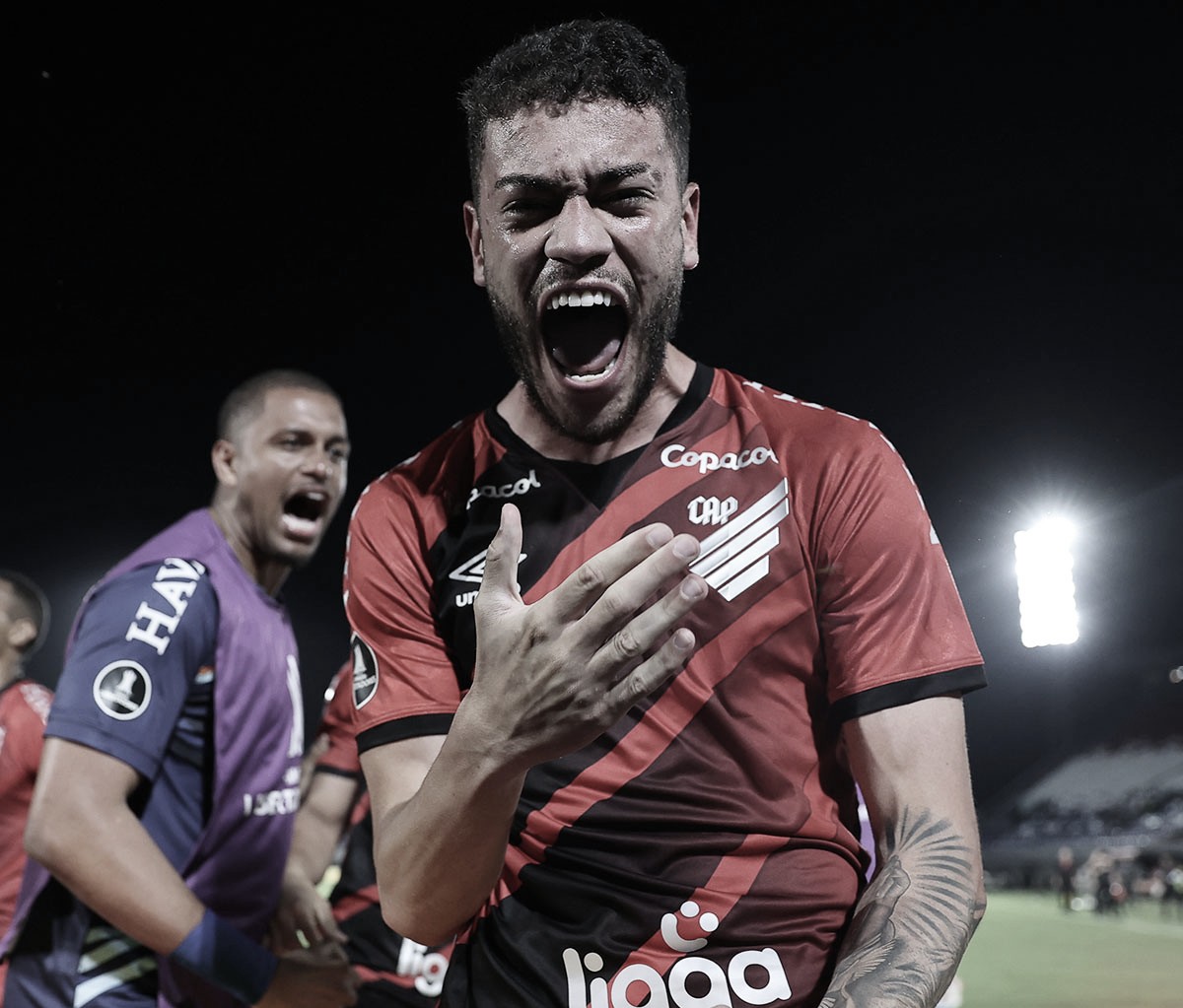 Com estrela de Felipão, Athletico-PR empata com Libertad e avança na Libertadores