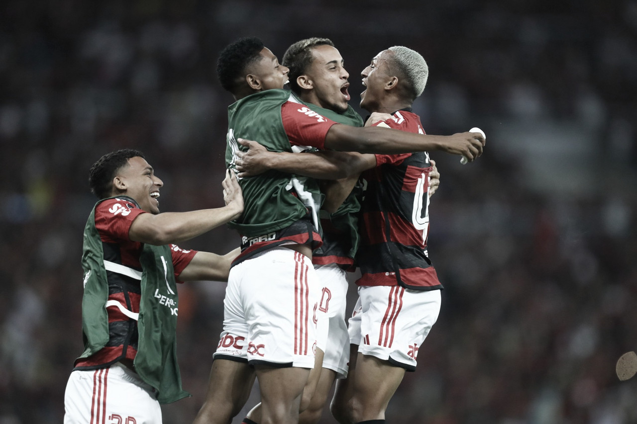 Flamengo volta a vencer na Libertadores, bate Racing e encaminha classificação