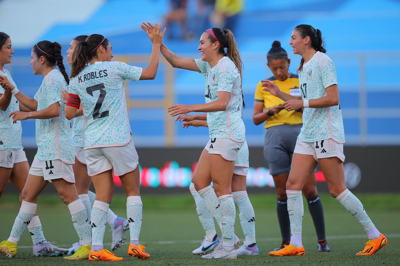 Goals and Highlights: El Salvador 2-3 Mexico Women's in Central American Games
