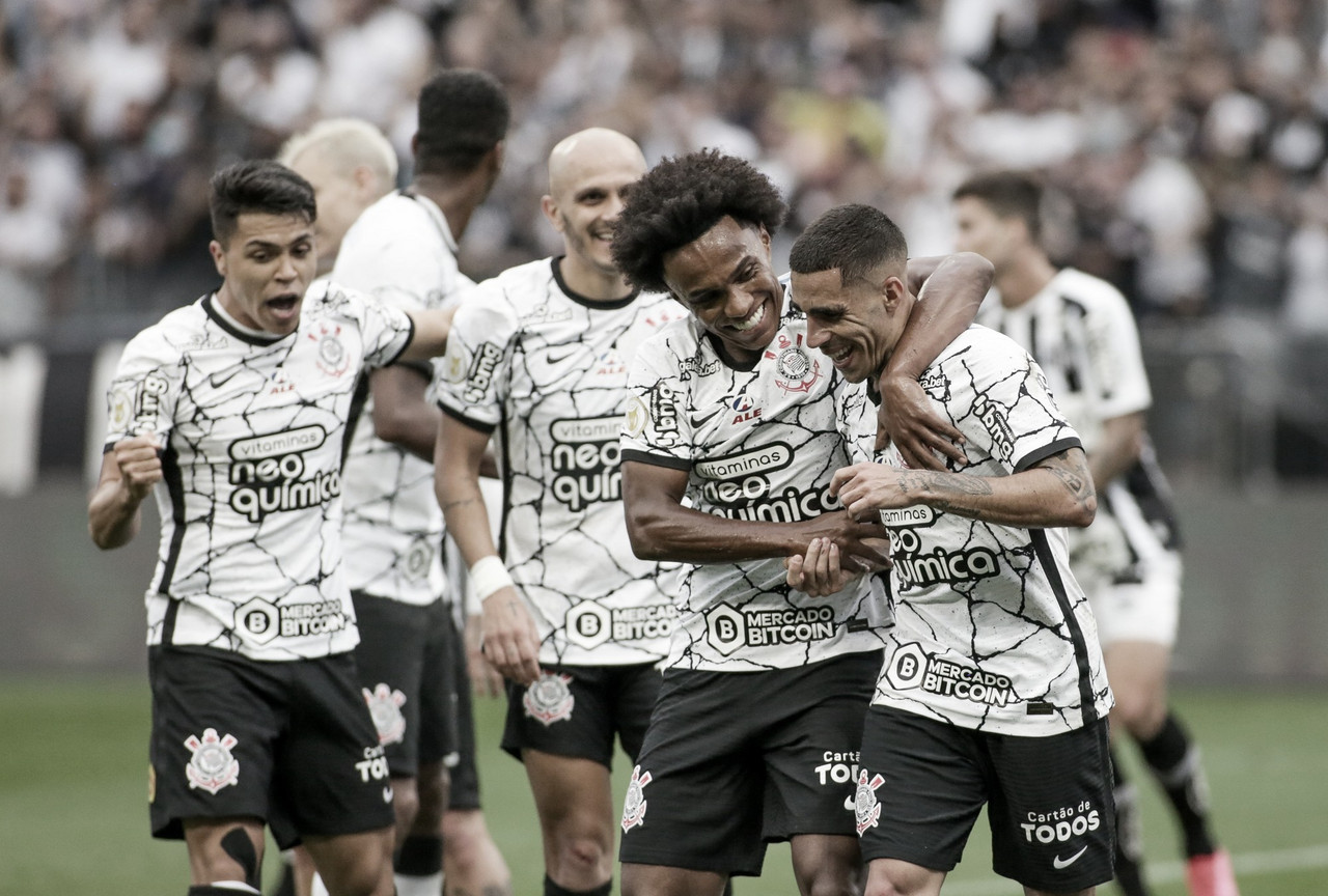 Empurrado pela Fiel, Corinthians vence clássico contra Santos e entra no G-4 do Brasileirão