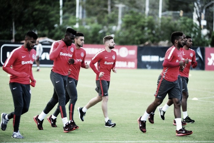 Inter se reapresenta visando decisão e tem dúvida para lugar de Vitinho no ataque Inter se reapresenta visando decisão e tem dúvida para lugar de Vitinho no ataque