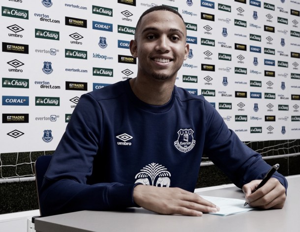 Brendan Galloway signs new Everton deal