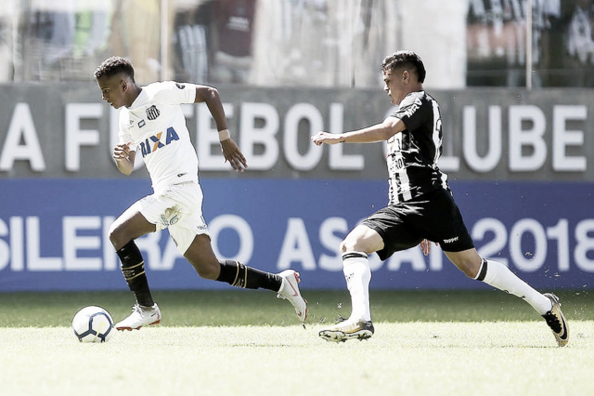 Ricardo Oliveira marca duas vezes e Atlético-MG bate Santos no Independência
