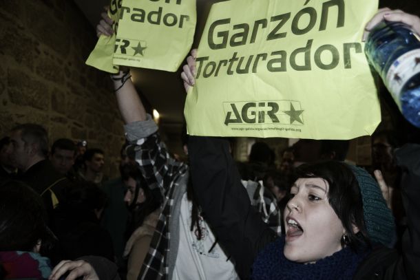 Boicotean una conferencia de Garzón en la Universidade de Santiago de Compostela