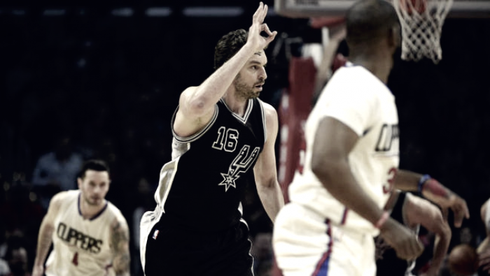 NBA - Denver sul velluto contro i Nets, Spurs corsari a Los Angeles contro i Clippers