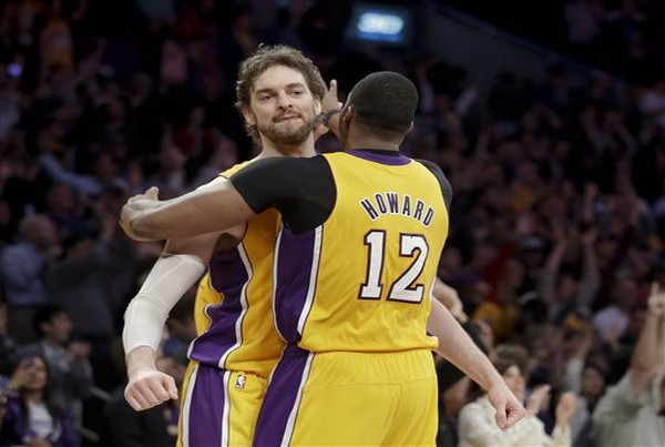 Lakers all'overtime, Playoff e settimo posto