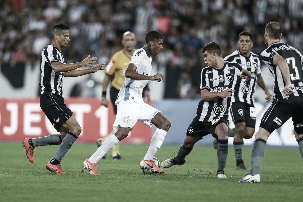 Grêmio e Botafogo se enfrentam visando subir na tabela