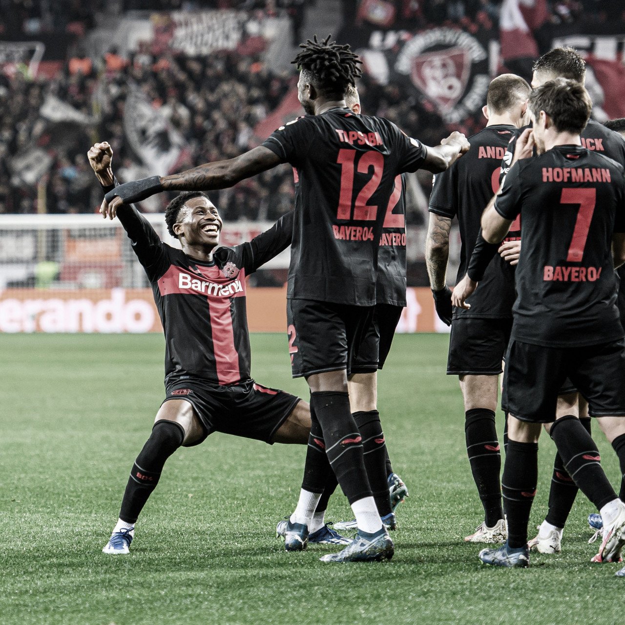 Bayer Leverkusen Goleia Molde E Fecha A Fase De Grupos Chave De