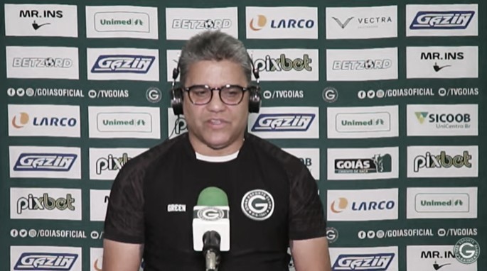 Marcelo Cabo minimiza expulsão do Londrina e valoriza ponto obtido em empate do Goiás