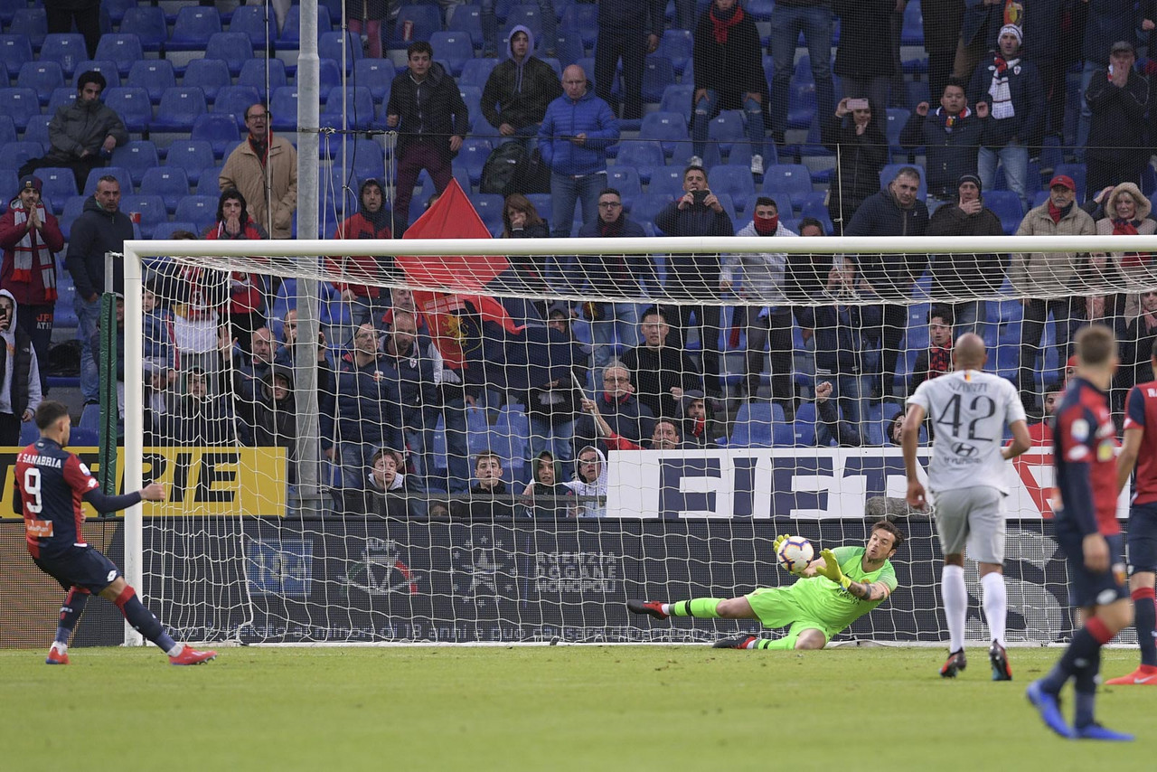 Serie A - Sanabria sbaglia il rigore allo scadere: brivido Roma, con il Genoa finisce 1-1