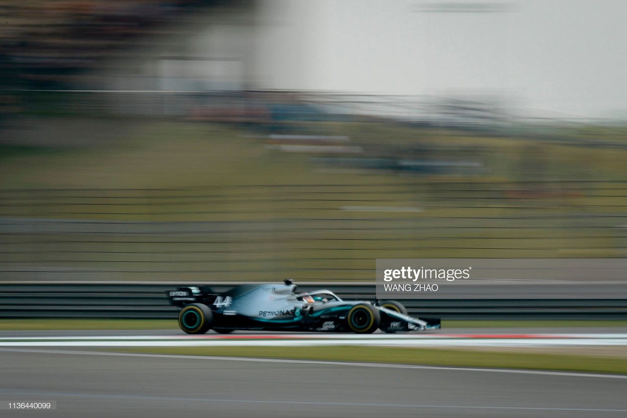 Hamilton cruises to Chinese GP victory