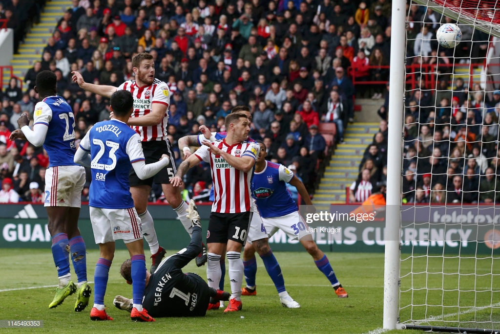 Blades close in on Premier League return after Ipswich win