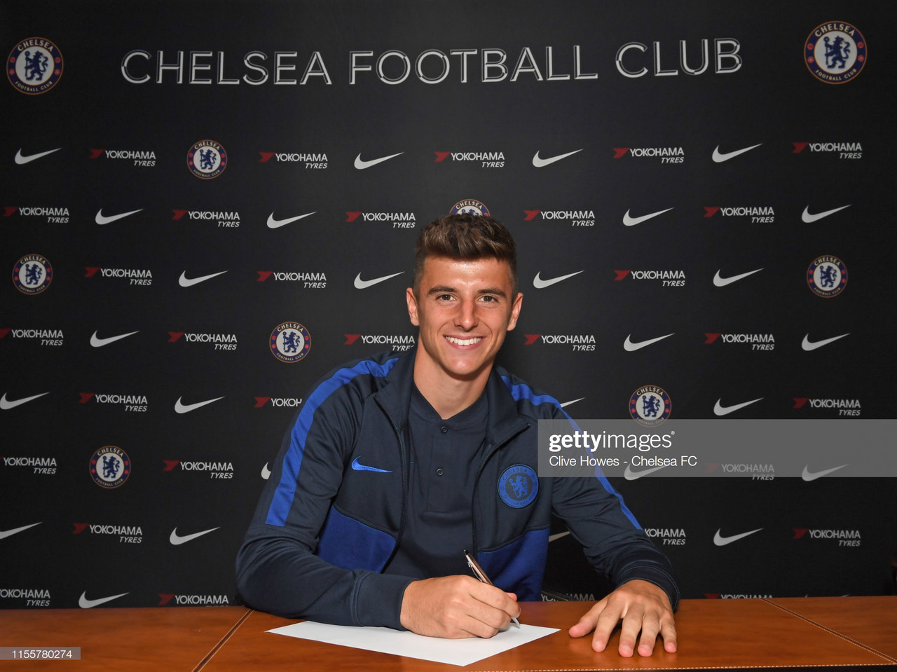 Mason Mount signs five-year contract at Chelsea