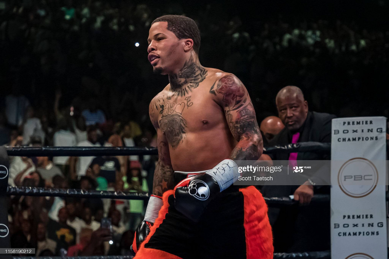 Gervonta Davis beats Leo Santa Cruz for WBA super-featherweight title