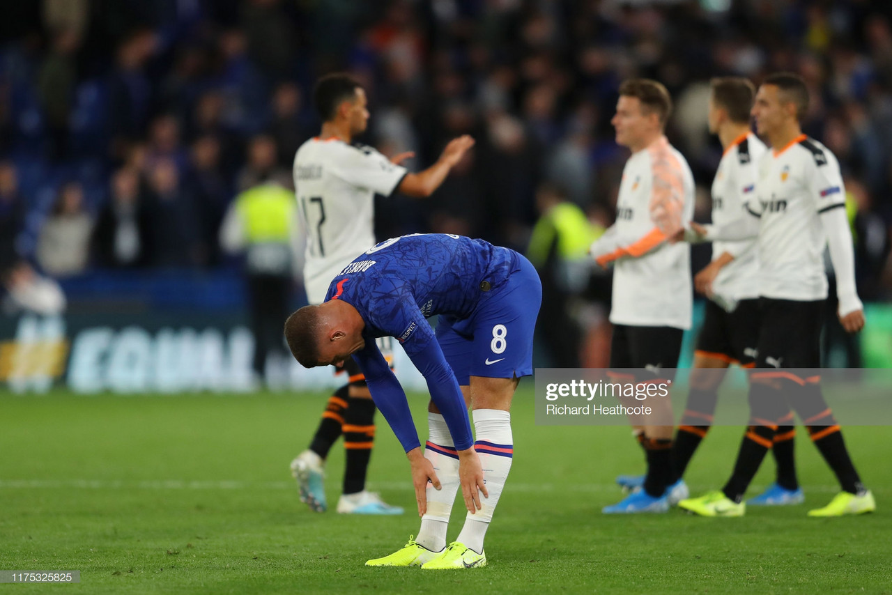 Champions League: Ross Barkley falha pênalti e impõe derrota em Stamford Bridge.