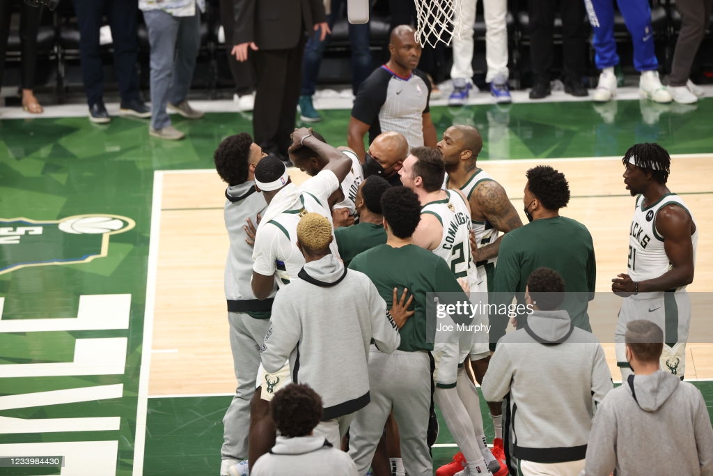 2021 NBA Finals: Middleton explodes as Bucks edge Suns in Game 4