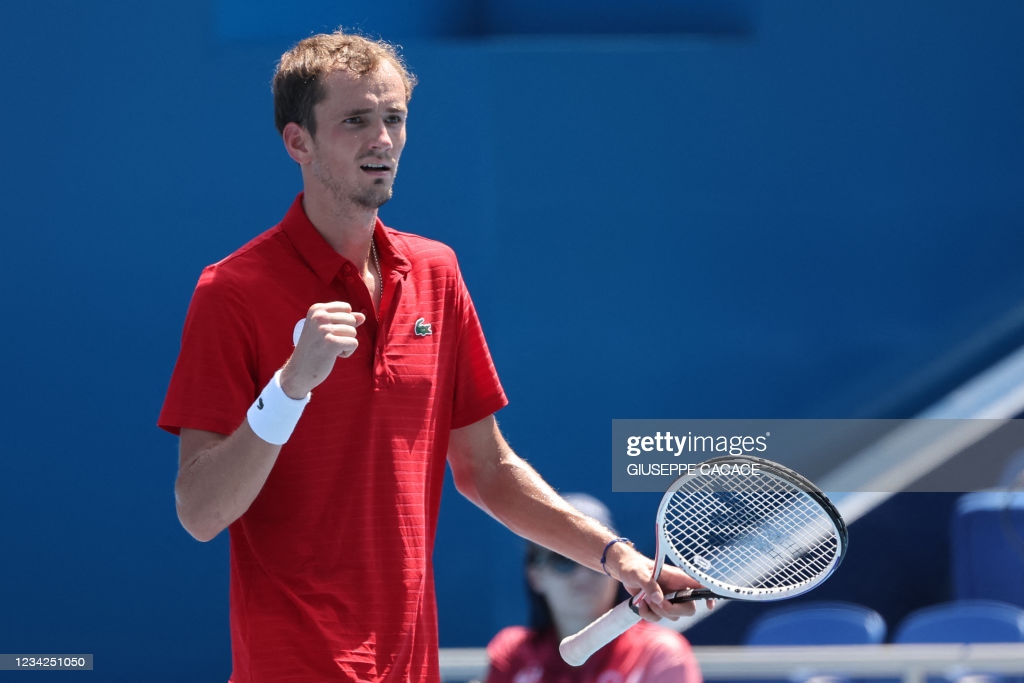 Tokyo 2020: Daniil Medvedev beats heat, Fabio Fognini for quarterfinal berth