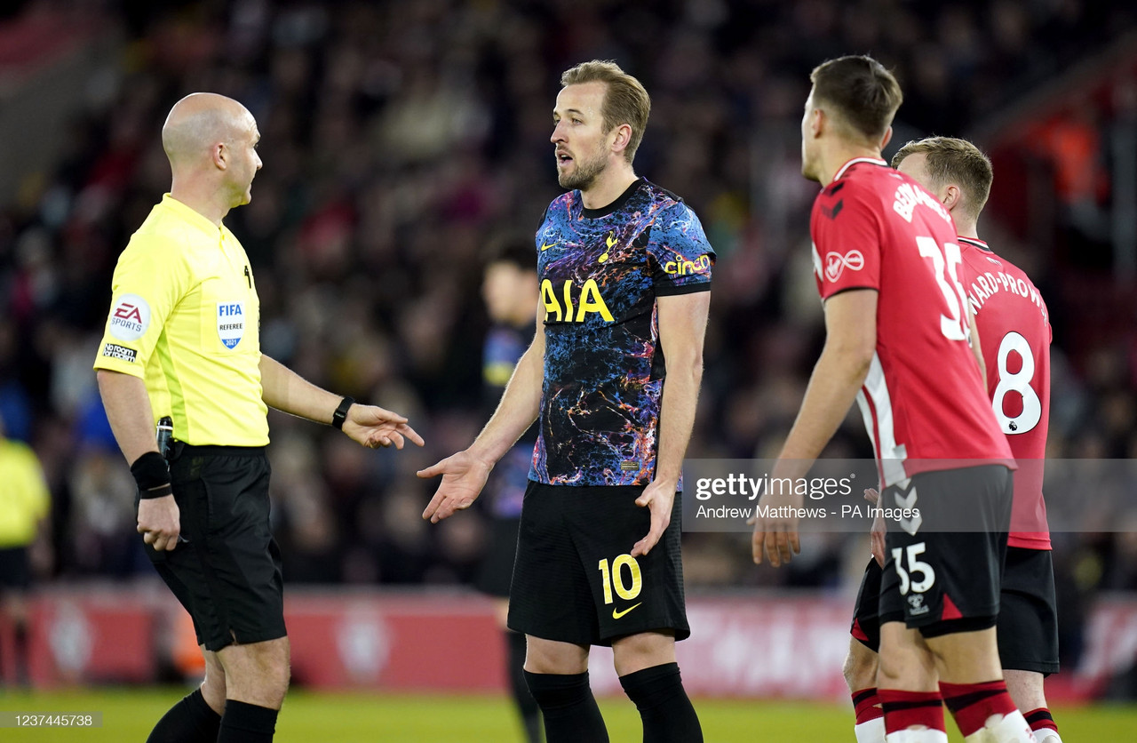 Southampton 1-1 Tottenham Hotspur; 10-men Saints hold on at St. Mary's 