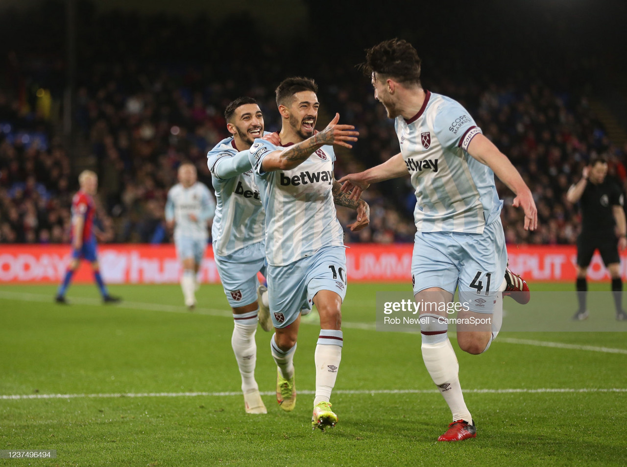Crystal Palace 2-3 West Ham United: Hammers hang on to deny Eagles improbable point