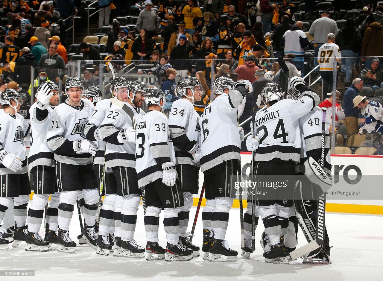 Moore's pair lifts Kings past Penguins, keeps unbeaten road trip alive