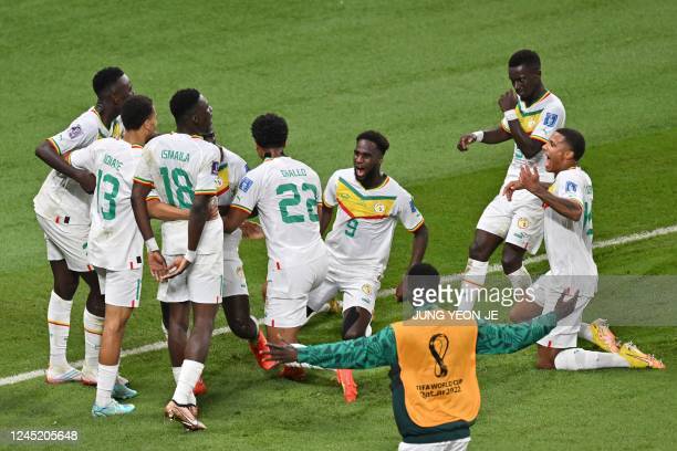 Ecuador 1-2 Senegal: Senegal reach knockout stage for first time in 20 years