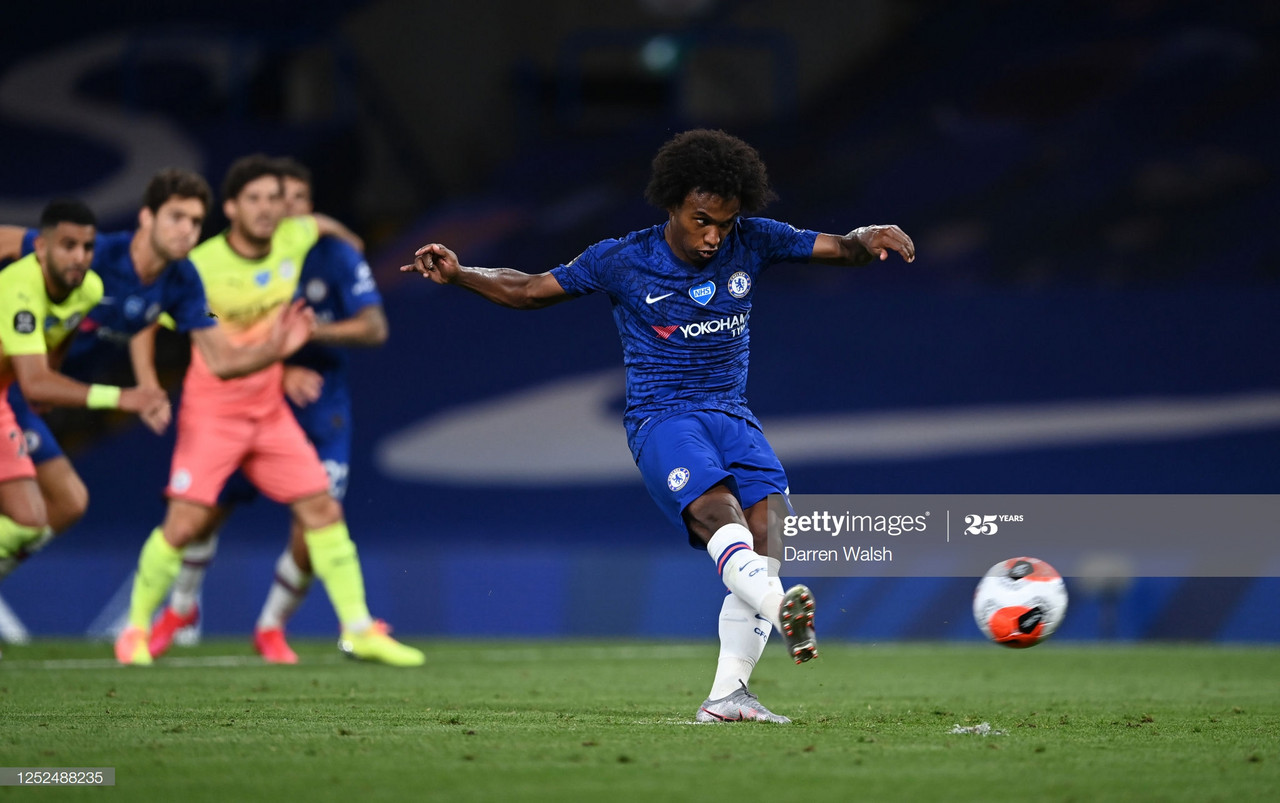 Chelsea 2-1 Manchester City: Willian penalty seals momentus win