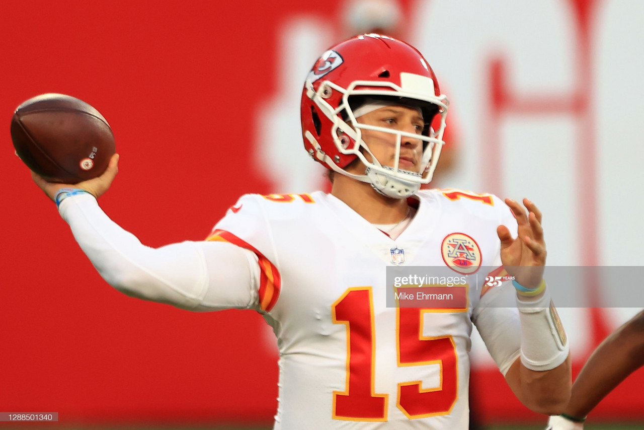 Mahomes, Hill have huge days as Chiefs hold off late Buccaneers rally