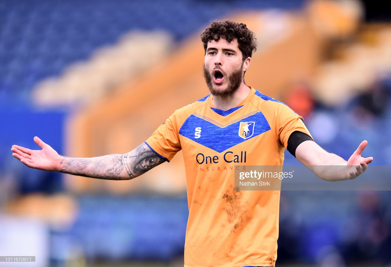 Mansfield Town 1-1 Newport County: Super Sinclair sails for Stags