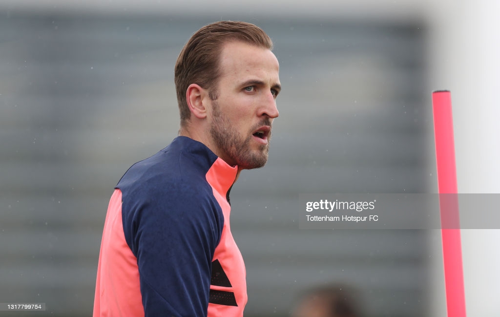 Harry Kane trains with Spurs first team