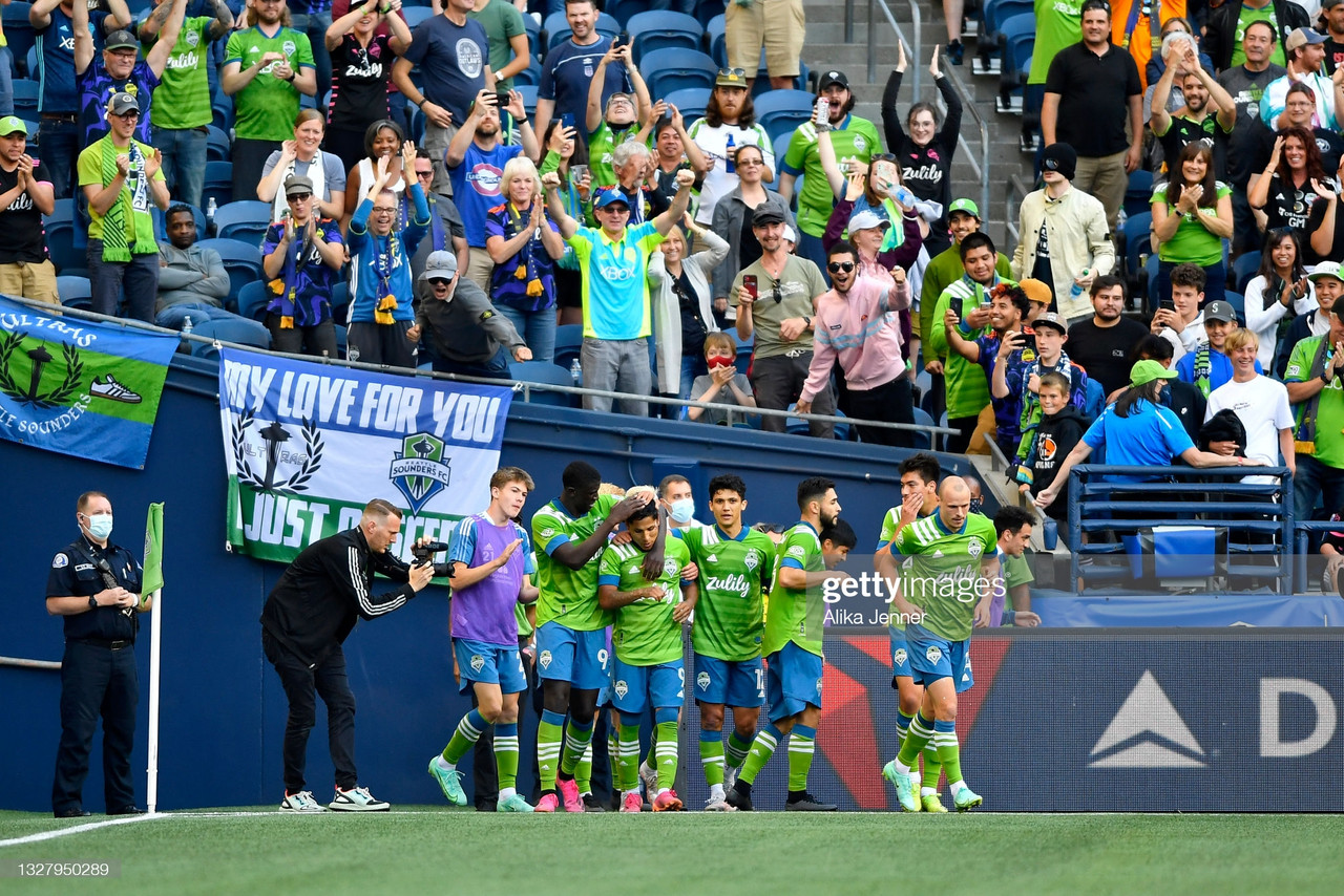 Seattle 2-0 Houston: Sounders set MLS record with victory over Dynamo