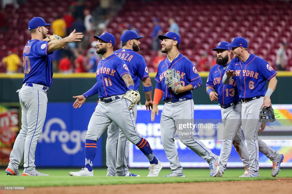 Mets blast seven home runs in wild victory over the Reds