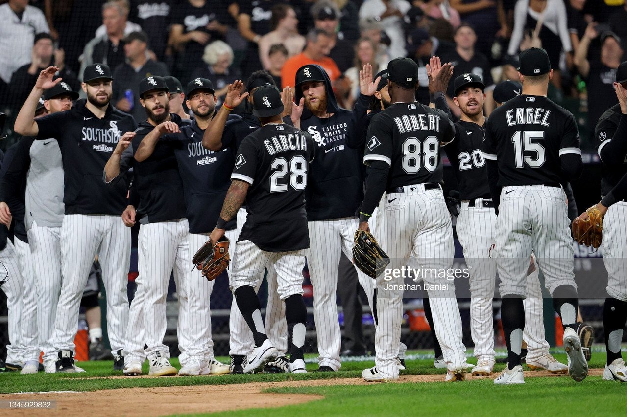 Luis Robert Chicago White Sox Pictures and Photos - Getty Images  Chicago  white sox, White sox baseball, Chicago white sox baseball