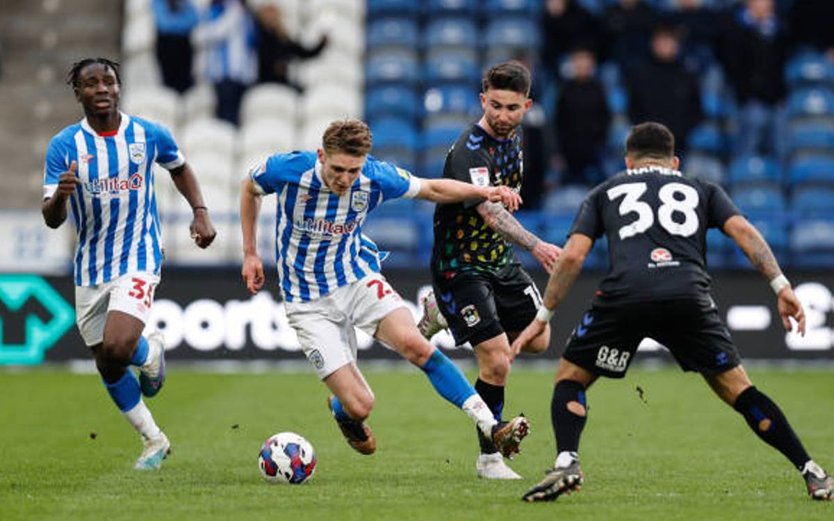 Cardiff City vs. Huddersfield Town (English League Championship) 4