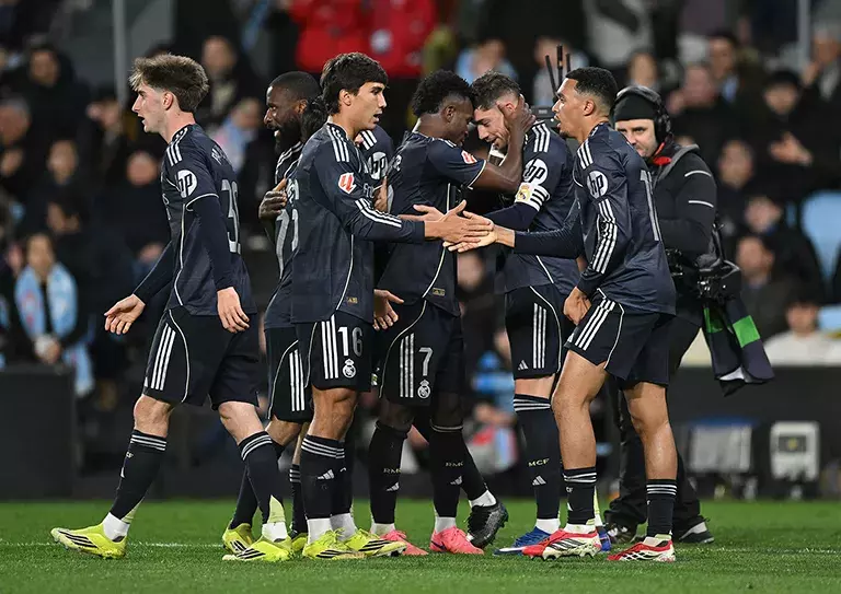 Real Madrid reage no fim, vence o Celta em Vigo e pressiona o Barcelona na liderança de LaLiga Real Madrid reage no fim, vence o Celta em Vigo e pressiona o Barcelona na liderança de LaLiga