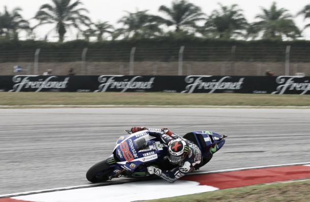 MotoGP, Lorenzo in testa nelle FP2 a Sepang