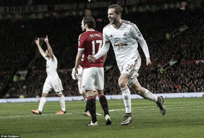 Manchester United 2-1 Swansea City: Sigurdsson header in vain for valiant Swans