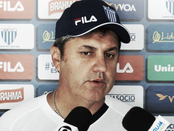 Kleina valoriza resultado contra o Santos: "Empatamos com uma equipe que vai brigar pelo título"